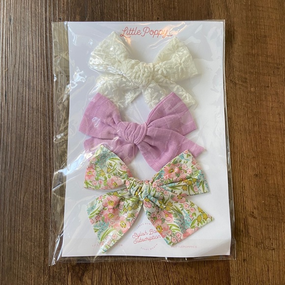 little poppy co Other - New little poppy co bow set floral